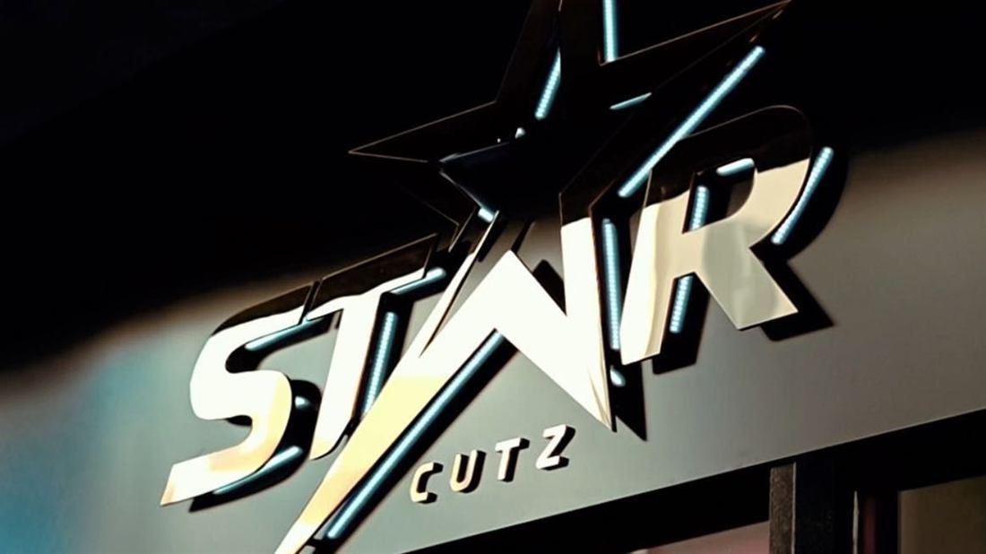 A fachada da StarCutz, R. Velha da Ajuda n.º 3, São Martinho